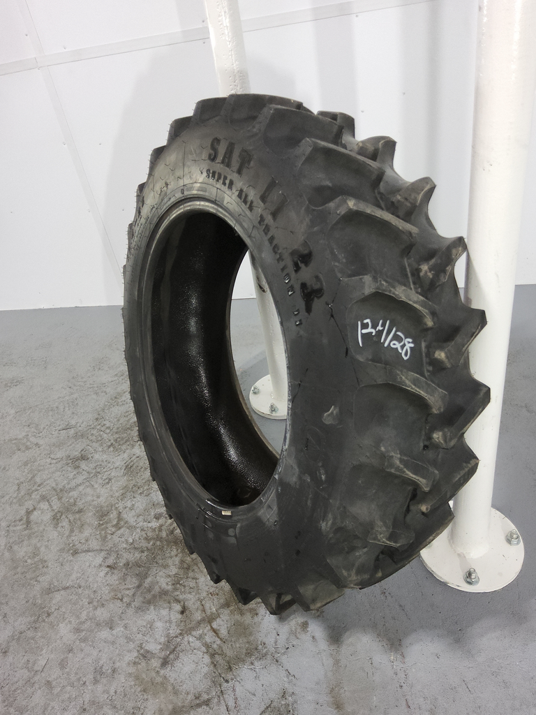 12.4/-28 Firestone Super All Traction II 23 R-1 A8, C (6 Ply) 90%