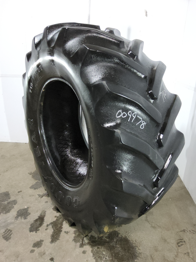 710/70R38 Goodyear Farm DT820 Super Traction R-1W 166B 40%