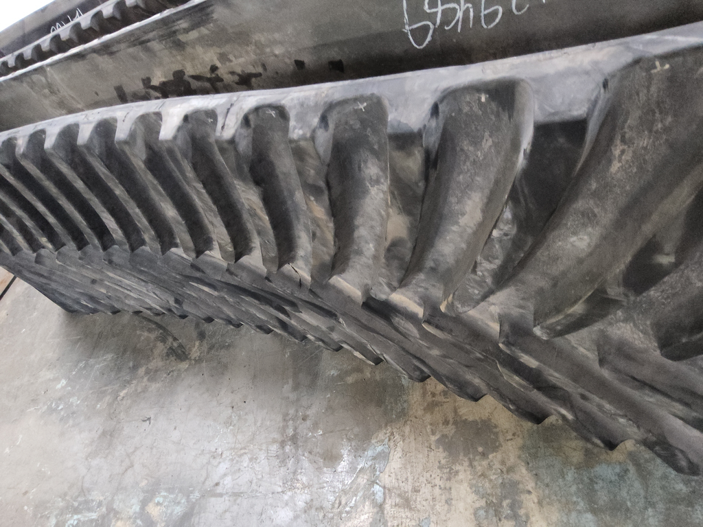 36" Soucy Track Agricultural Tread Case IH STX 75%