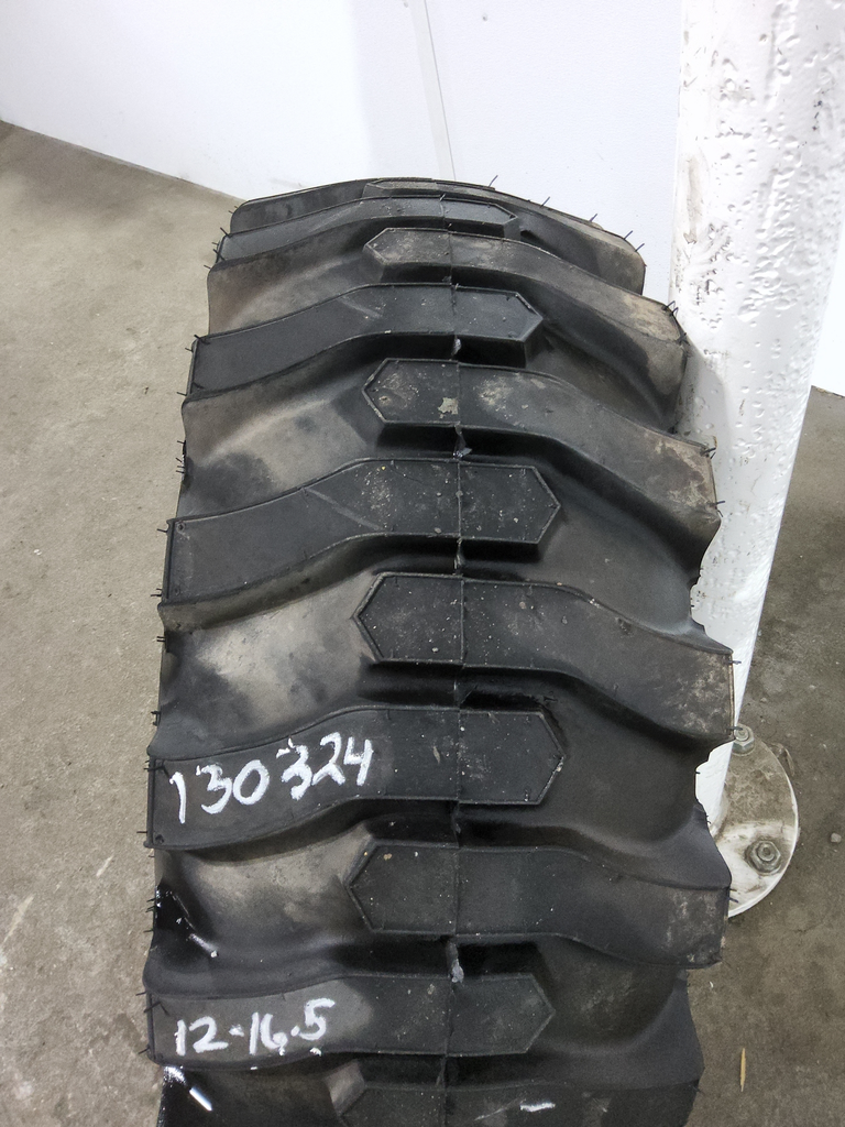 12-16.5 Titan Farm Contractor FWD SS R-4 C (6 Ply), 99%