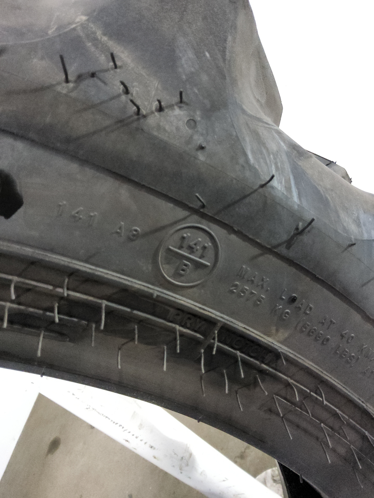 320/80R42 Goodyear Farm DT800 Super Traction R-1W 141B 99%