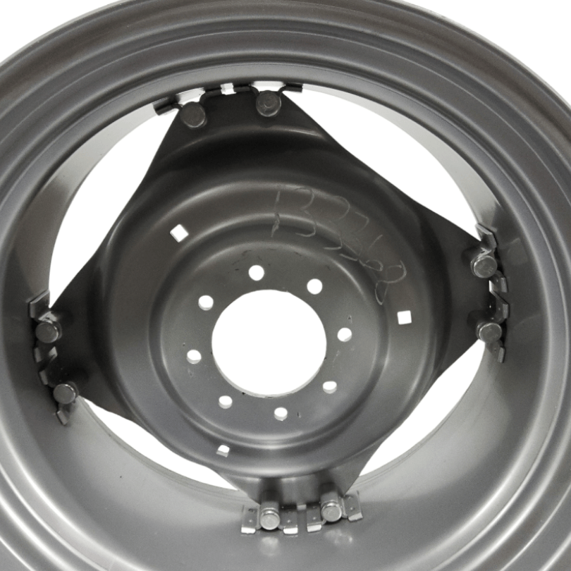 8-Hole Rim with Clamp/Loop Style (groups of 2 bolts) Center for 28"-30" Rim, Case IH Silver Mist