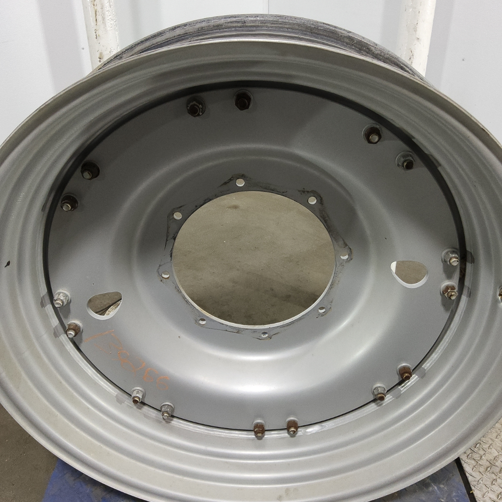 8-Hole Stub Disc (groups of 2 bolts) Center for 38"-54" Rim, Case IH Silver Mist