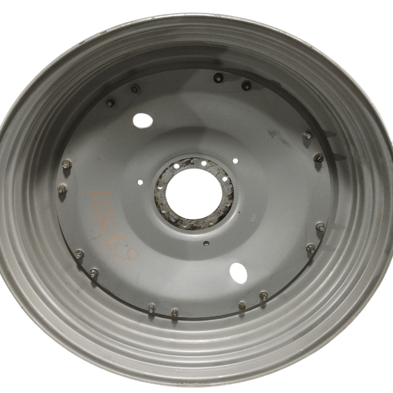 8-Hole Stub Disc (groups of 2 bolts) Center for 38"-54" Rim, Case IH Silver Mist