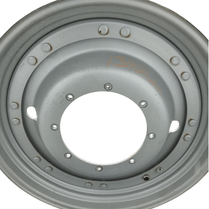 8-Hole Stub Disc (groups of 2 bolts) Center for 38"-54" Rim, Case IH Silver Mist
