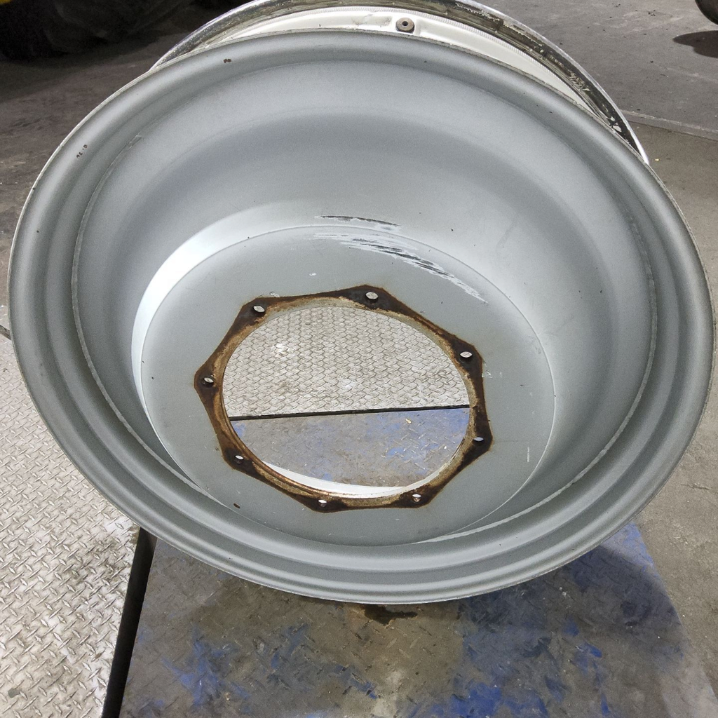 10"W x 38"D, Case IH Silver Mist 8-Hole Spun Disc