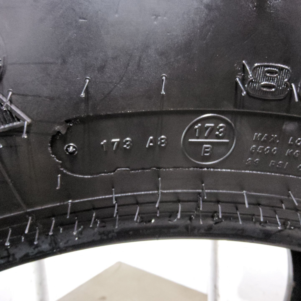 800/70R38 Goodyear Farm DT820 Super Traction R-1W 173A8 85%