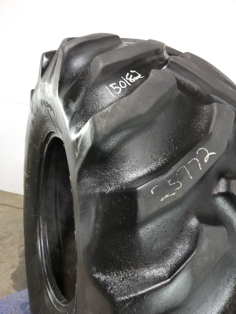 30.5L-32 Goodyear Farm Dyna Torque II R-1 F (12 Ply), 85%