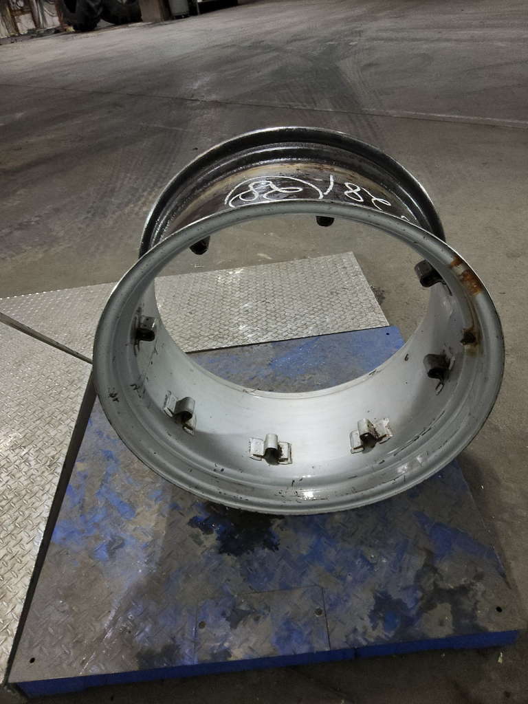 15"W x 28"D, Case IH Silver Mist 8-Hole Rim with Clamp/Loop Style