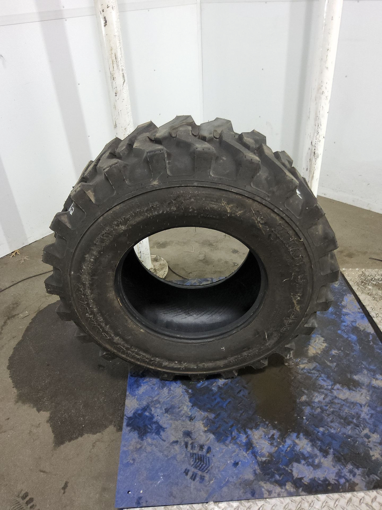 14-17.5 Titan Farm Trac Loader SS R-4 C (6 Ply), 99%
