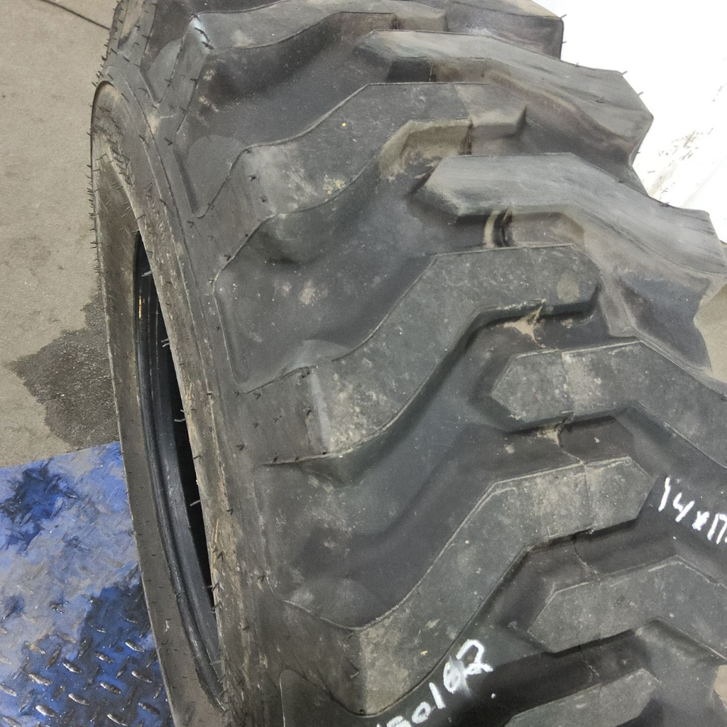 14-17.5 Titan Farm Trac Loader SS R-4 C (6 Ply), 99%