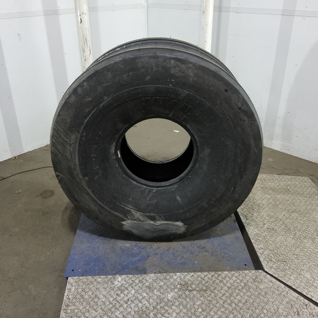 21.5L-16.1SL Titan Farm Hi Flotation I-1 D (8 Ply), 99%