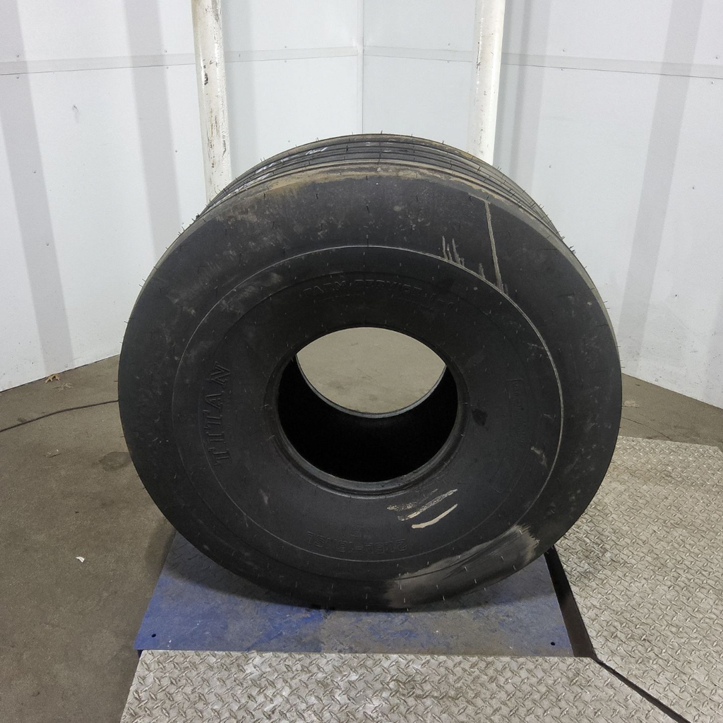 21.5L-16.1SL Titan Farm Hi Flotation I-1 D (8 Ply), 99%