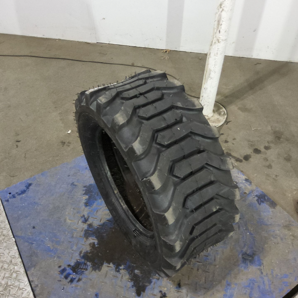27x10.50-15 Carlisle Trac Chief R-4 D (8 Ply), 99%