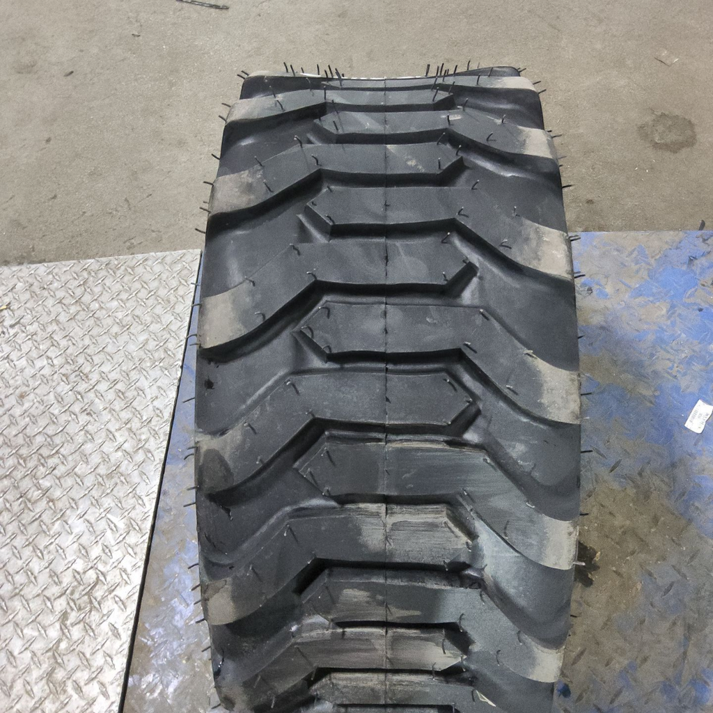 27x10.50-15 Carlstar Trac Chief R-4 D (8 Ply), 99%