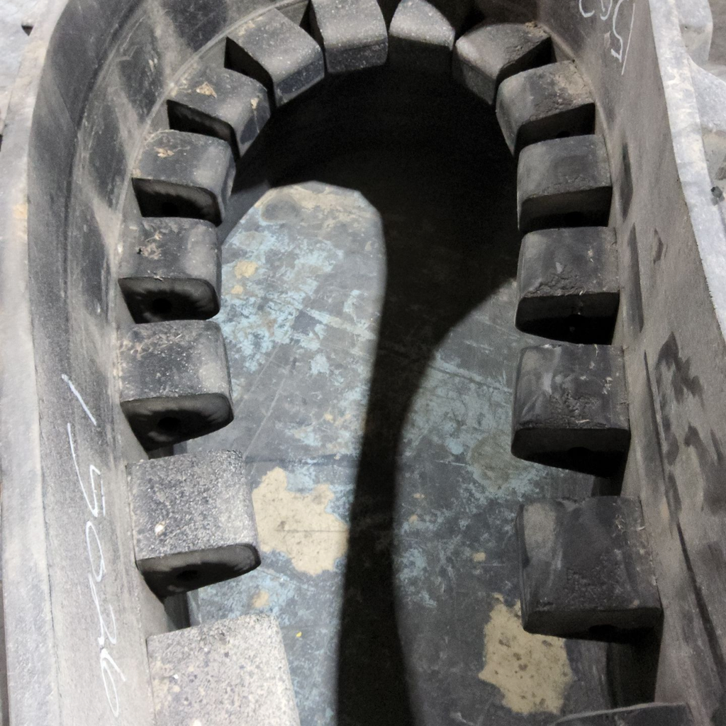 25" Camoplast Track 3500 General Ag Challenger MT700 80%