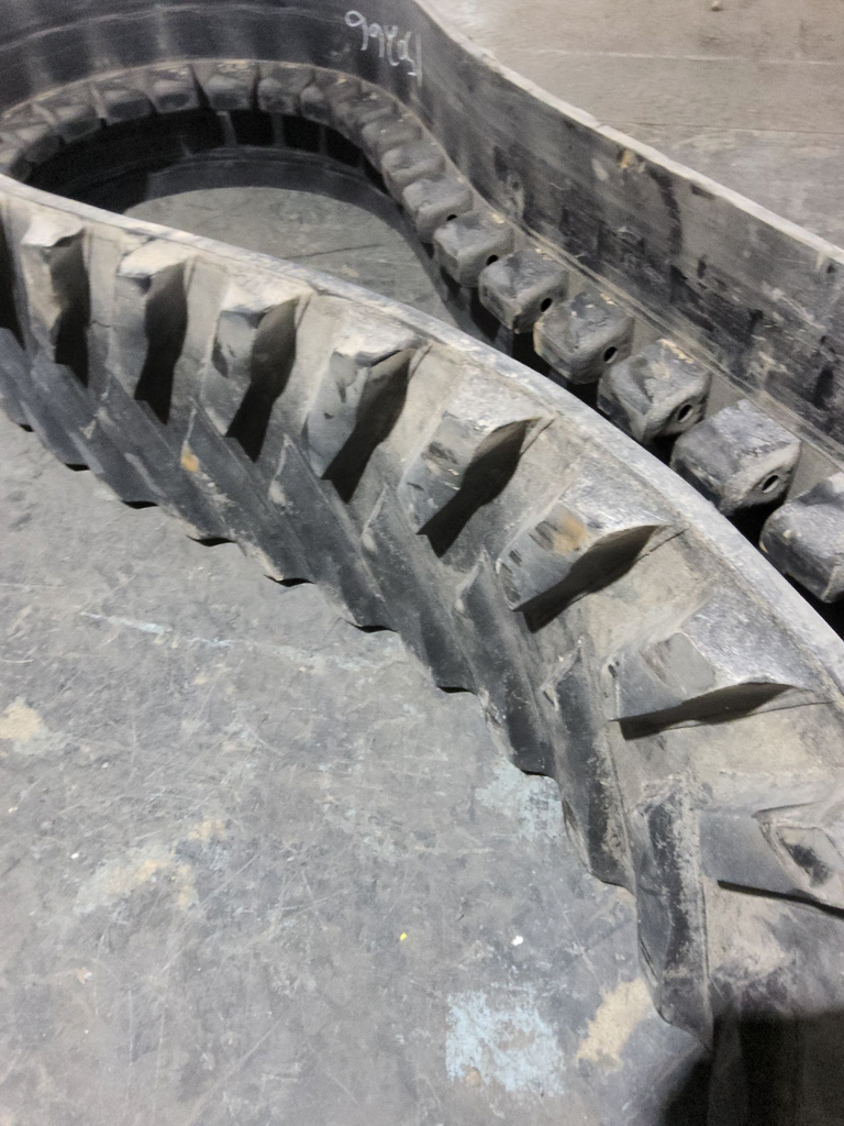 25" Camoplast Track 3500 General Ag Challenger MT700 80%