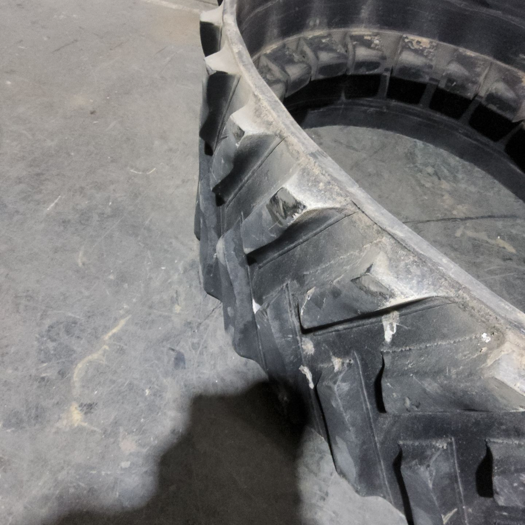 25" Camoplast Track 3500 General Ag Challenger MT700 80%