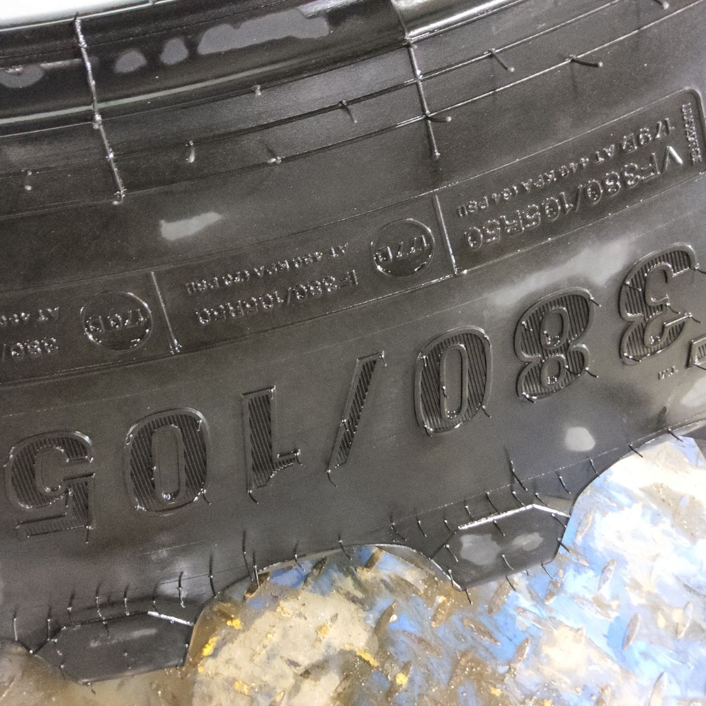 UFT380/105R50 Goodyear Farm Ultra Sprayer R-1 179D 99%