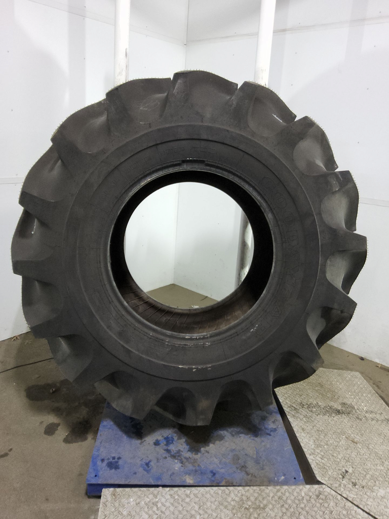 30.5L-32 Goodyear Farm Special Sure Grip TD8 R-2 G (14 Ply), 99%