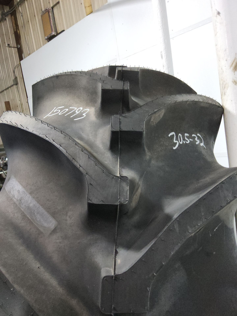 30.5L-32 Goodyear Farm Special Sure Grip TD8 R-2 G (14 Ply), 99%