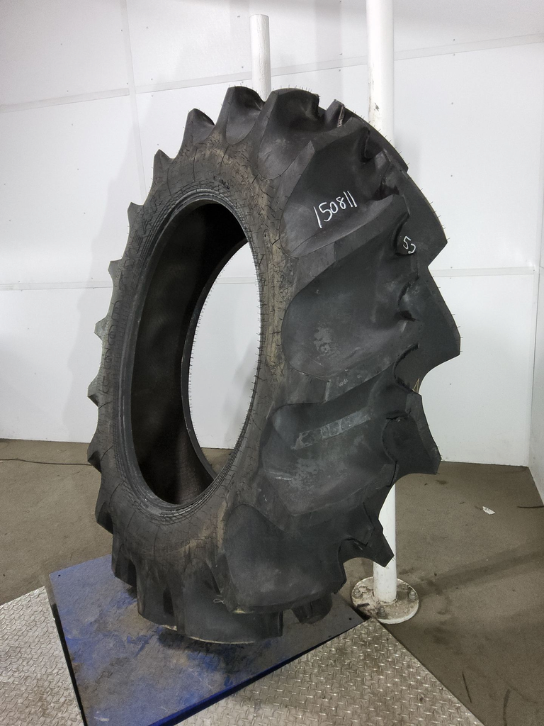 520/85R46 Goodyear Farm Special Sure Grip Radial TD8 R-2 158B 99%