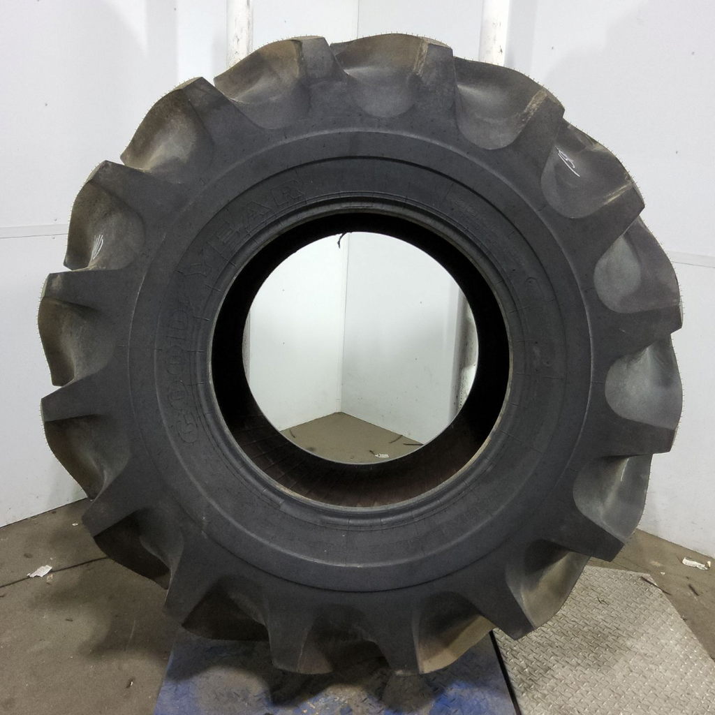 30.5L-32 Goodyear Farm Special Sure Grip TD8 R-2 G (14 Ply)