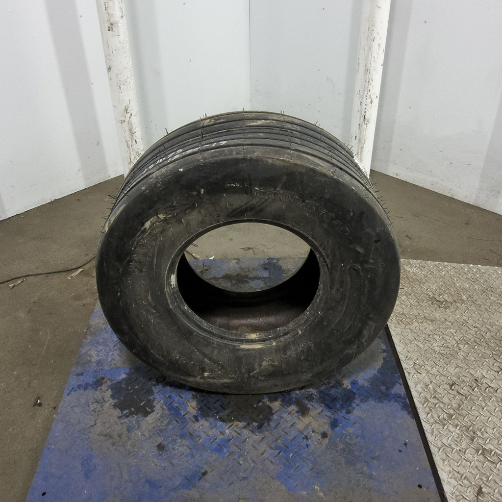 31x13.50-15 Goodyear Farm Terra Rib NHS HF-1 D (8 Ply), 114B