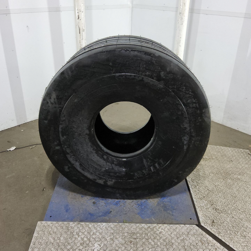 21.5L-16.1SL Titan Farm Hi Flotation I-1 D (8 Ply), 143B 99%