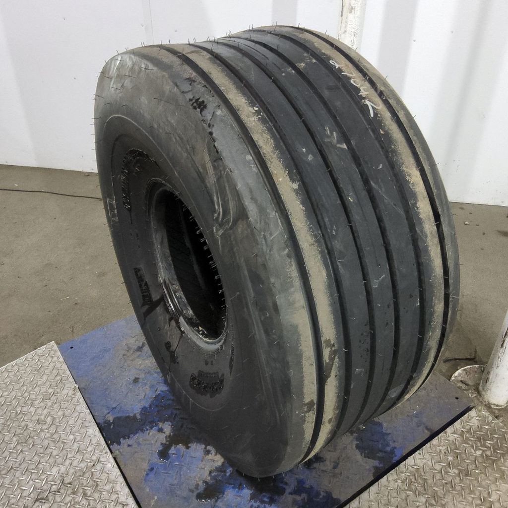 21.5L-16.1 BKT Tires Farm Implement  I-1 D (8 Ply)