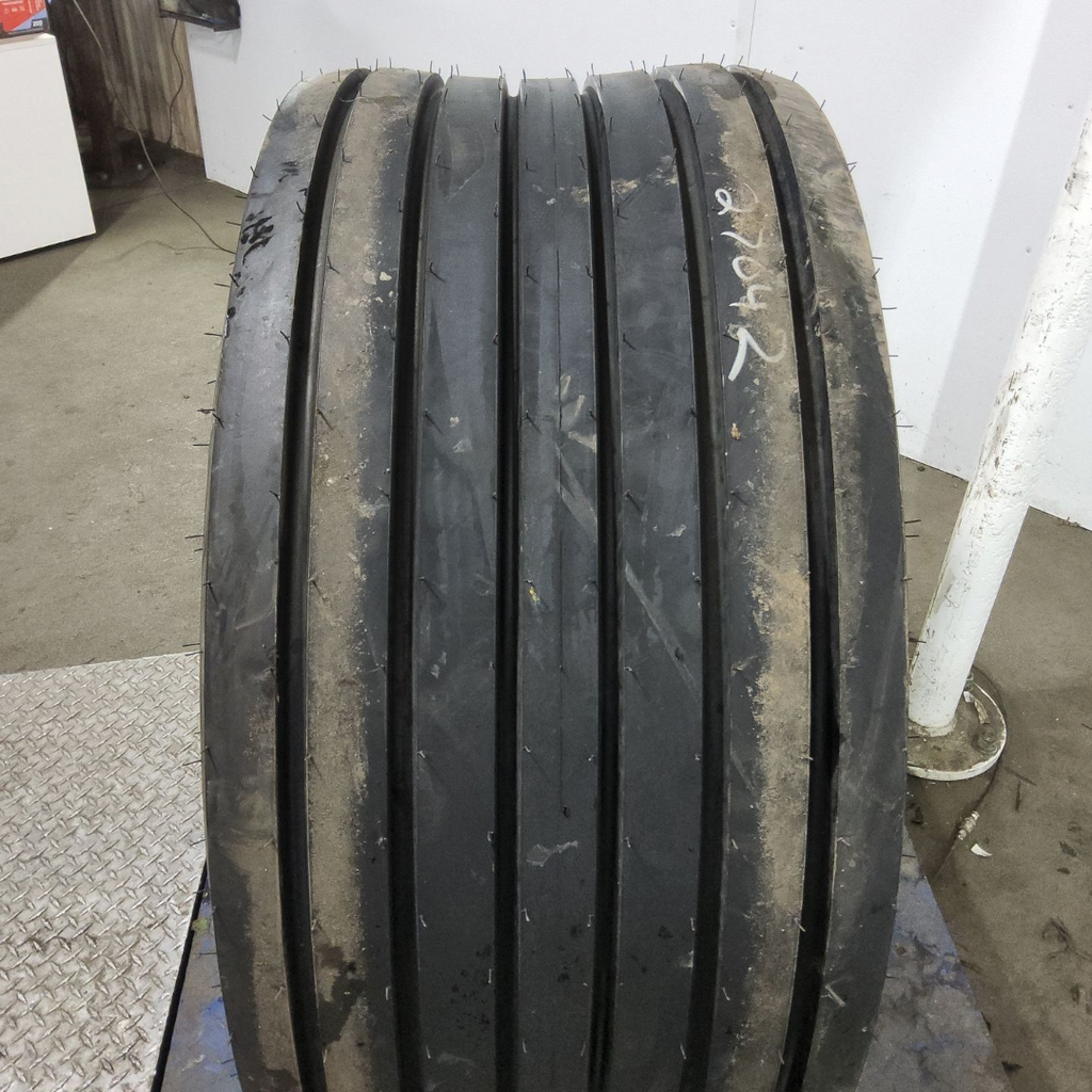 21.5L-16.1 BKT Tires Farm Implement  I-1 D (8 Ply)