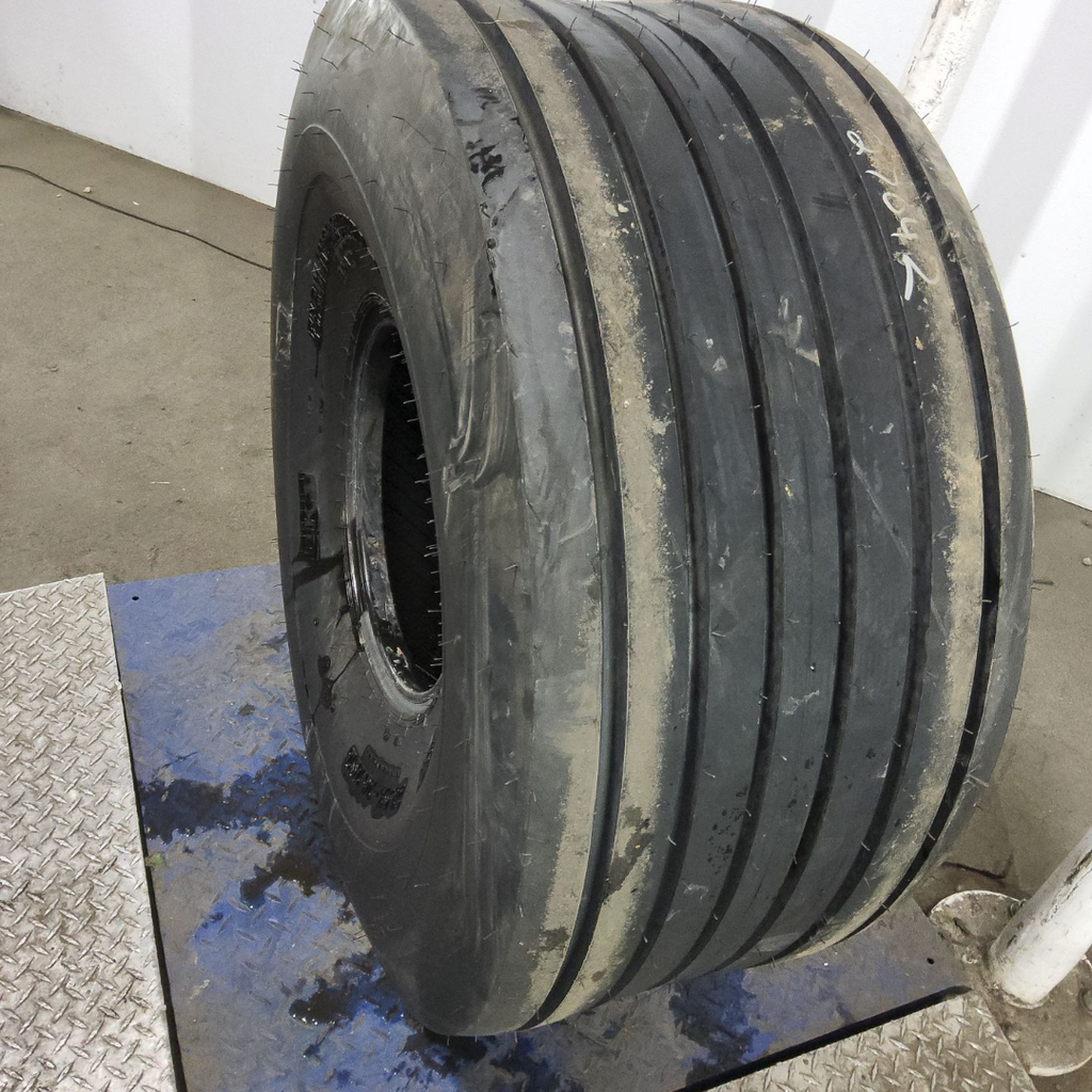 21.5L-16.1 BKT Tires Farm Implement  I-1 D (8 Ply)