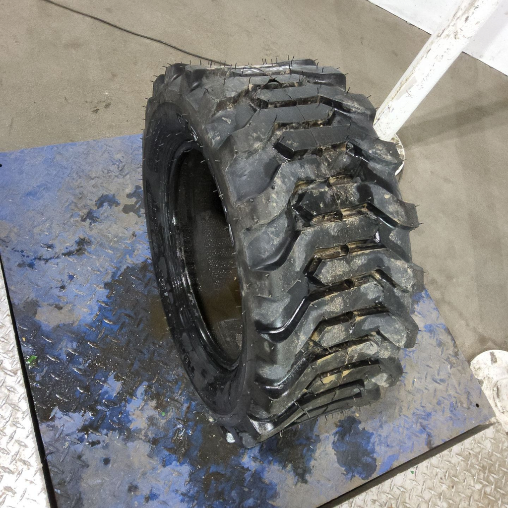 27x10.50-15 Carlisle Trac Chief R-4 D (8 Ply), 99%