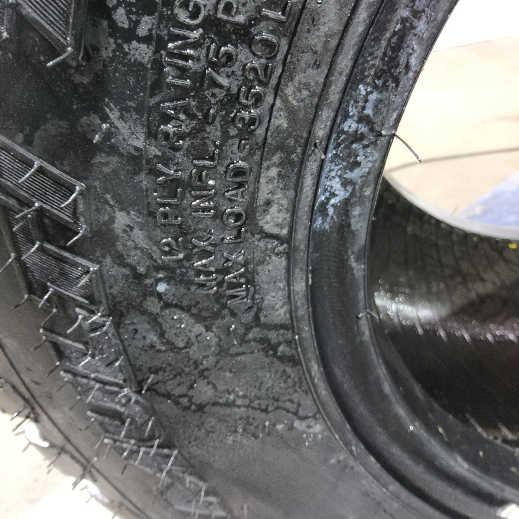 31x13.50-15NHS Titan Farm Multi Trac C/S HF-1 F (12 Ply)