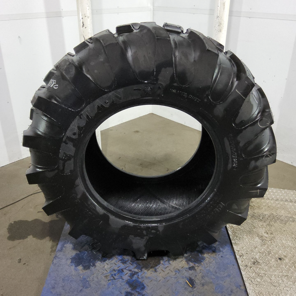 17.5L-24 Titan Farm Industrial Tractor Lug R-4 D (8 Ply)