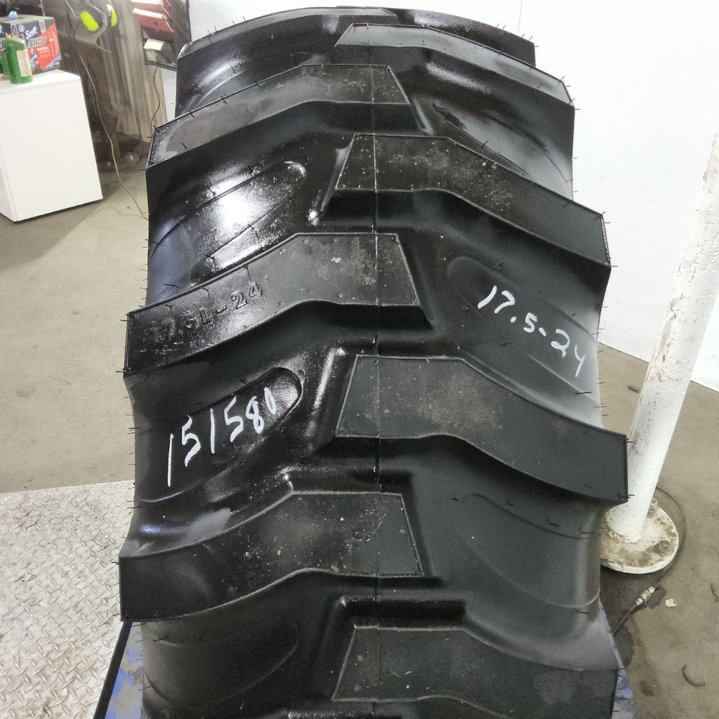 17.5L-24 Titan Farm Industrial Tractor Lug R-4 D (8 Ply)