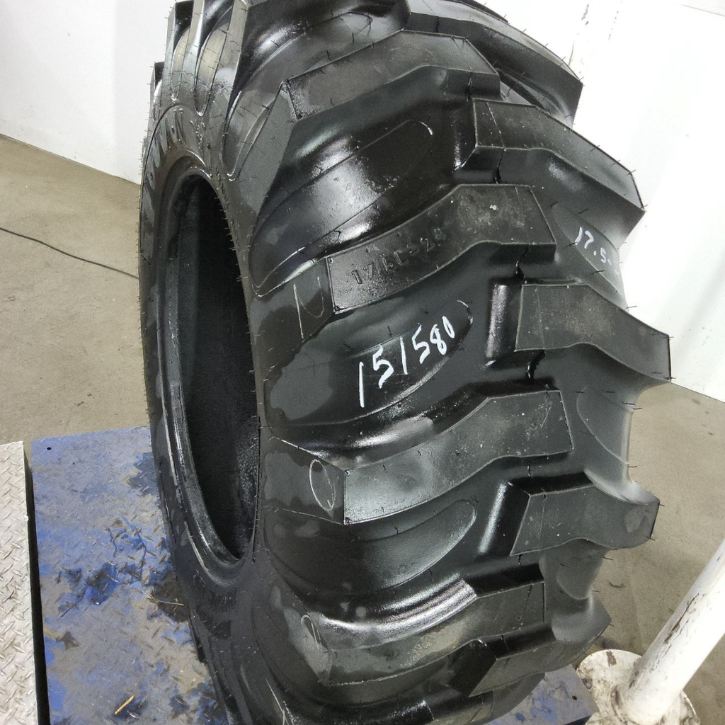 17.5L-24 Titan Farm Industrial Tractor Lug R-4 D (8 Ply)