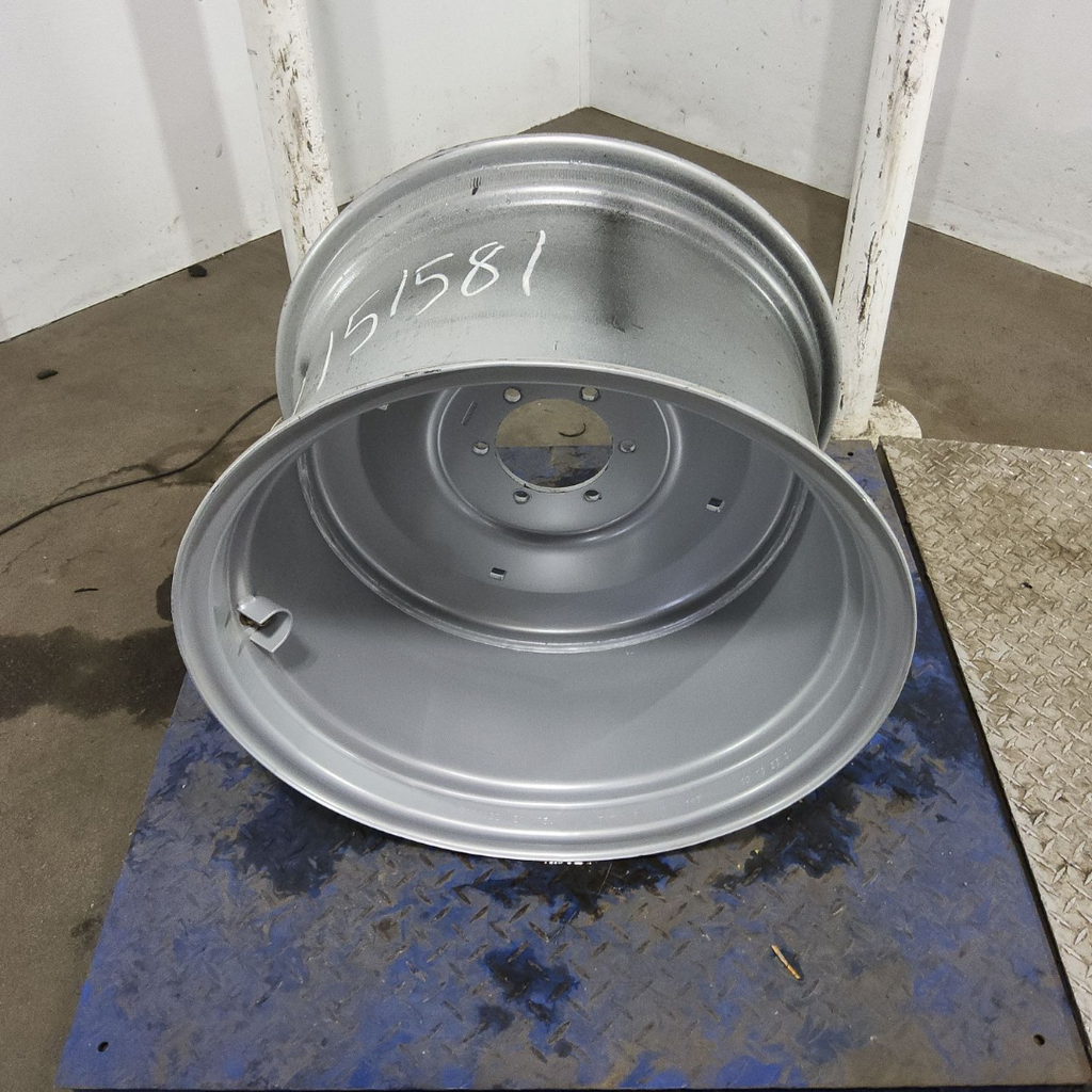 15"W x 24"D, Case IH Silver Mist 10-Hole Formed Plate