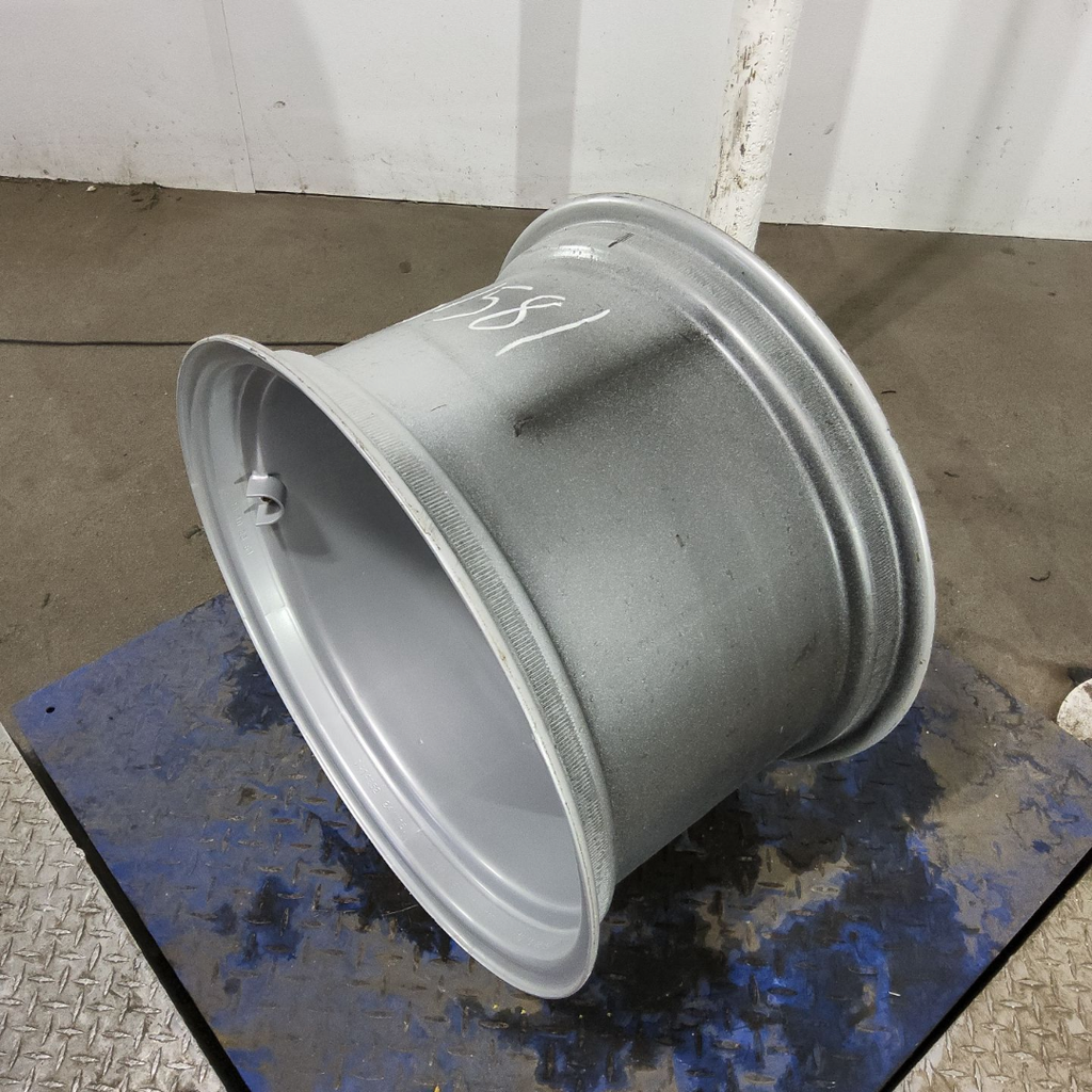 15"W x 24"D, Case IH Silver Mist 10-Hole Formed Plate