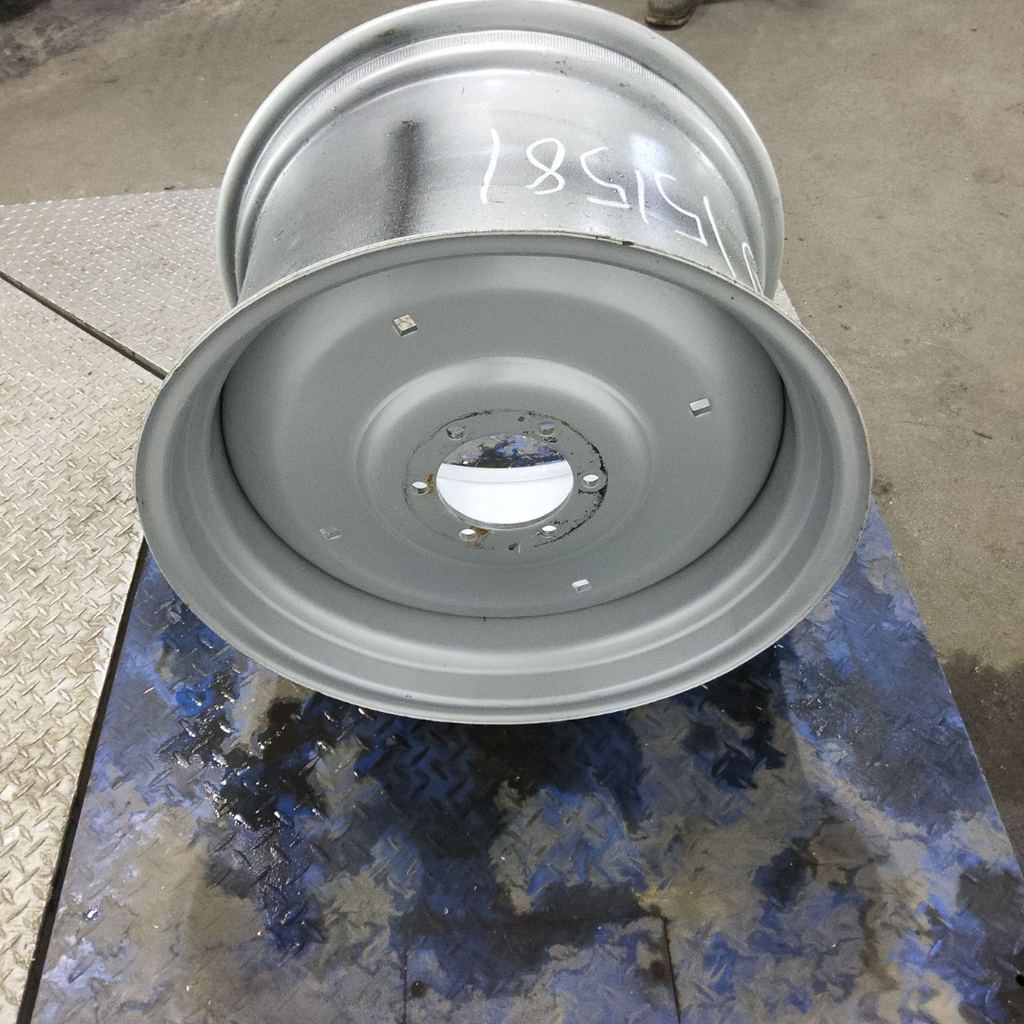 15"W x 24"D, Case IH Silver Mist 10-Hole Formed Plate