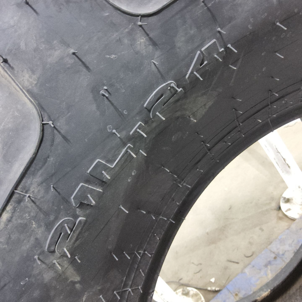 21L-24 Galaxy Ez Rider R-4 F (12 Ply), 99%