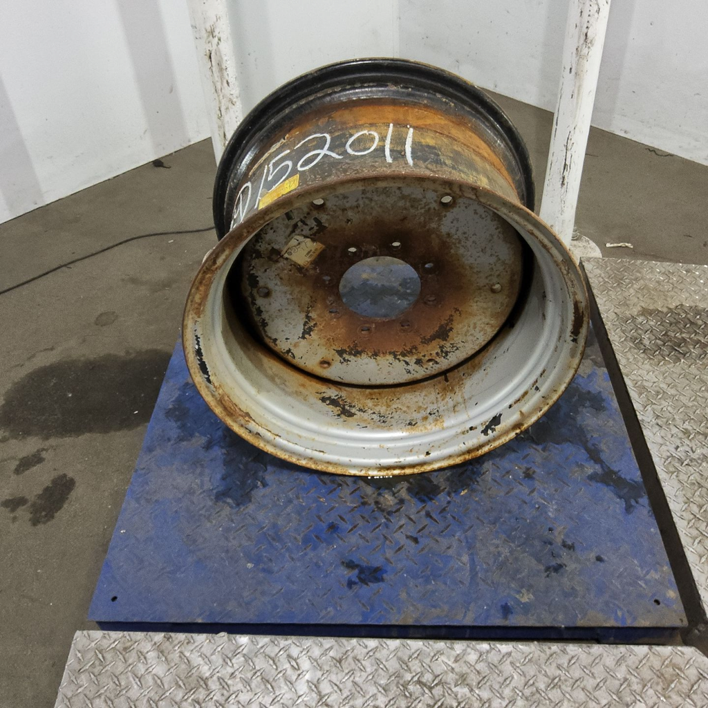 15"W x 24"D, Case IH Silver Mist 8-Hole Formed Plate