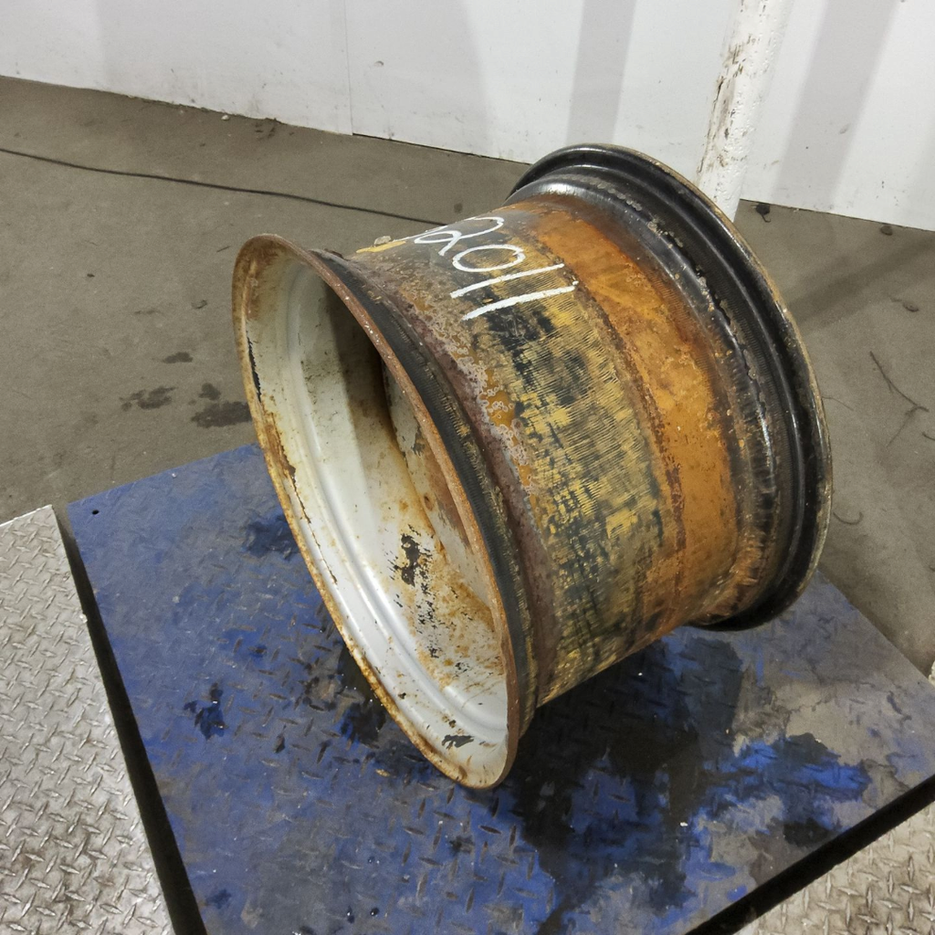 15"W x 24"D, Case IH Silver Mist 8-Hole Formed Plate