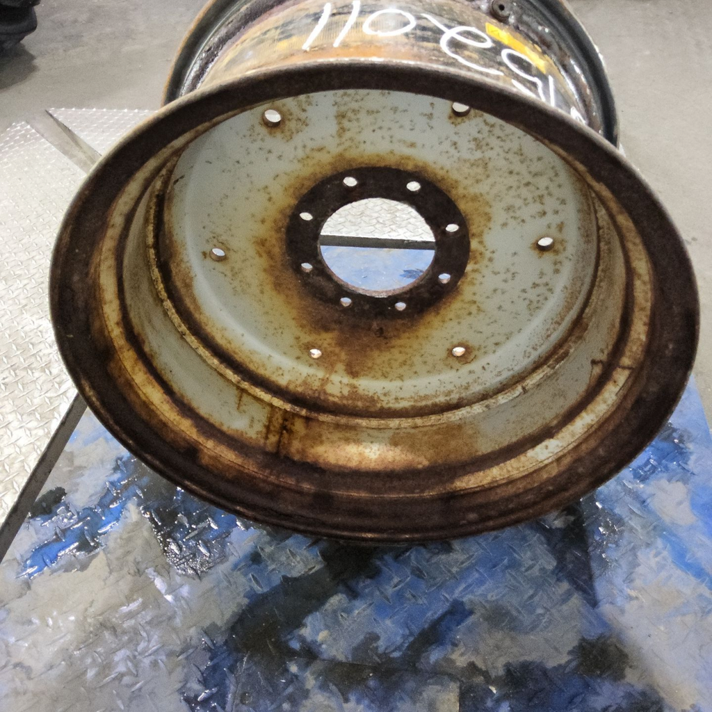 15"W x 24"D, Case IH Silver Mist 8-Hole Formed Plate