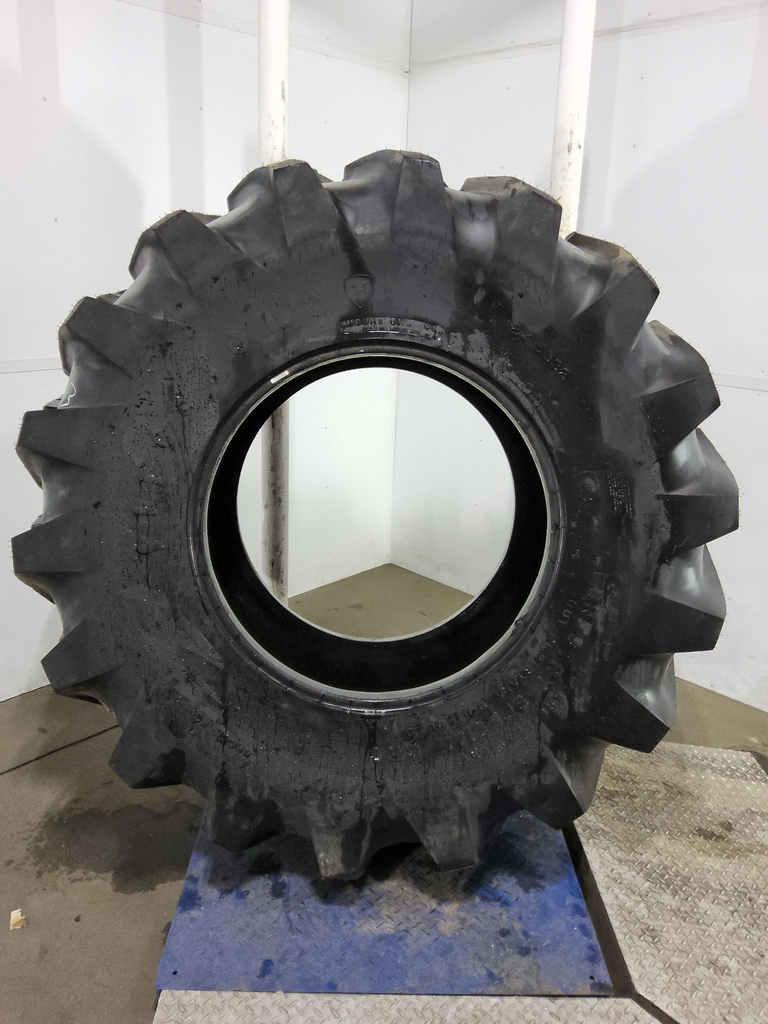 24.5-32 Firestone Forestry Special With CRC LS-2 L (20 Ply), 182A2 99%