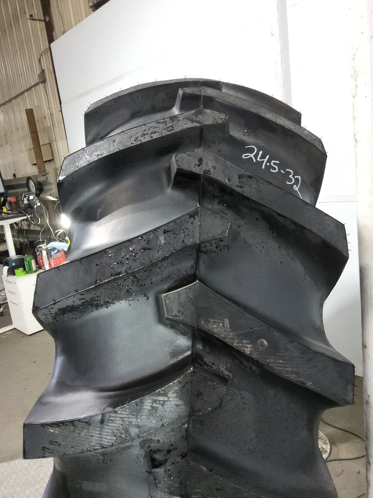 24.5-32 Firestone Forestry Special With CRC LS-2 L (20 Ply), 182A2 99%