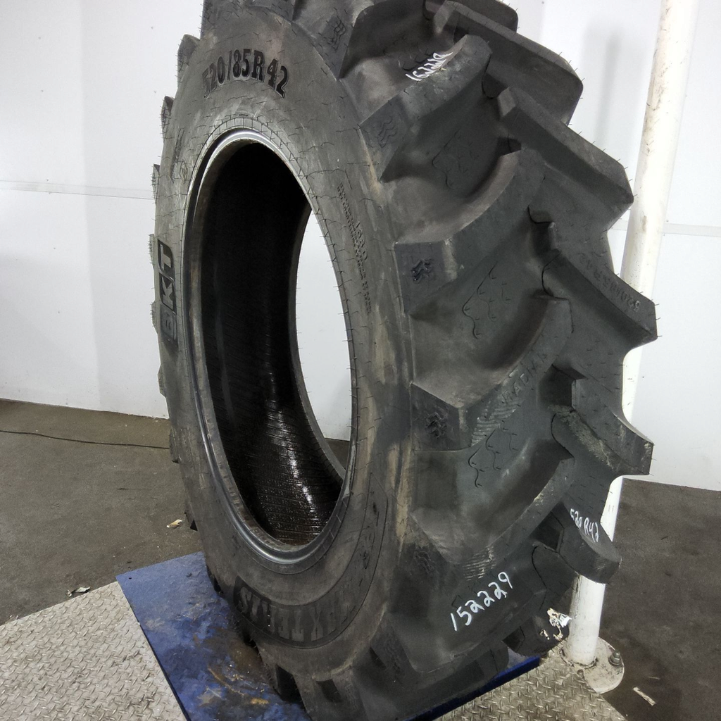 520/85R42 BKT Tires Agrimax Teris R-1 168D 99%