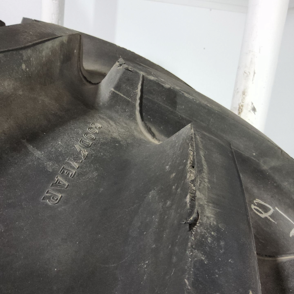 620/70R46 Goodyear Farm DT820 Super Traction R-1W 162B 99%