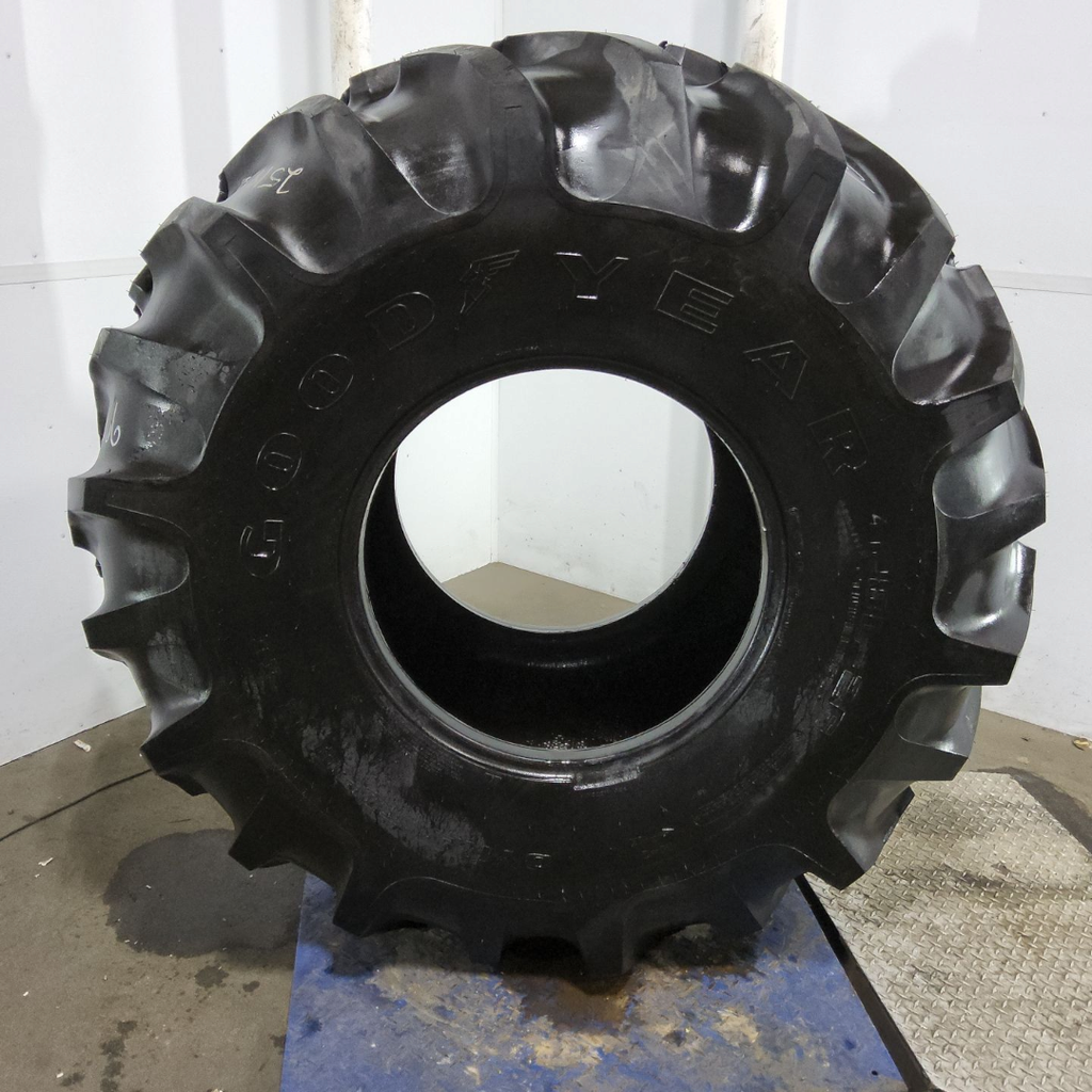 28L-26 Goodyear Farm Dyna Torque II R-1 F (12 Ply), 95%