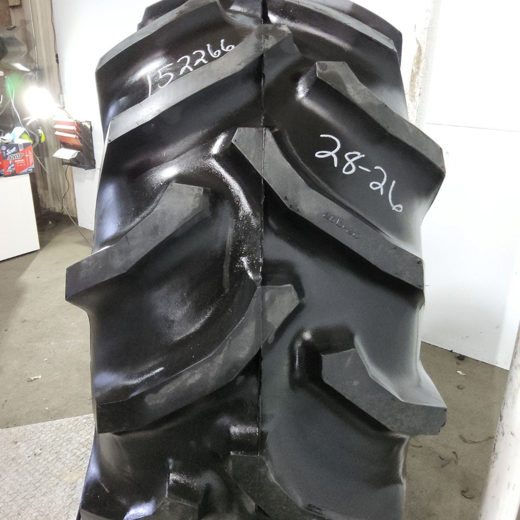 28L-26 Goodyear Farm Dyna Torque II R-1 F (12 Ply), 95%